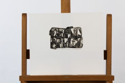 une photo d'un chevalet sur lequel est posé un dessin