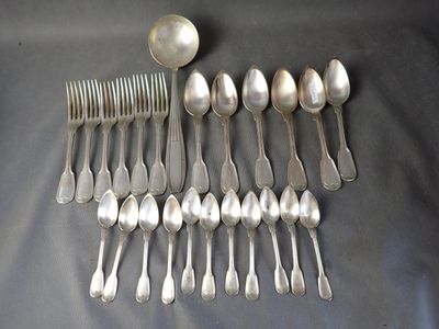 a lot of spoons and spoon spoons on the table