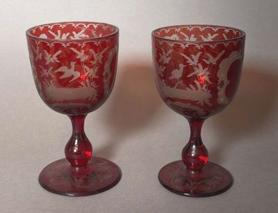 BOHEME Paire de verres à pied en verre teinté rouge rubis gr…