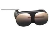 Les lunettes sont noires et ont des verres marron.