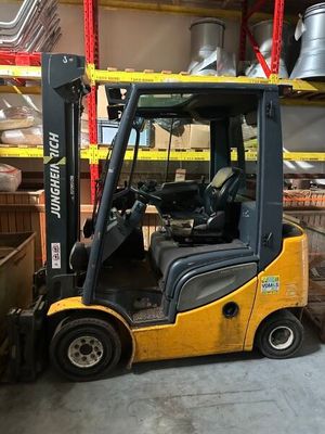 a forklift truck that is parked in a warehouse