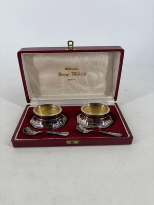 paire de bols et de cuillères plaqués argent, dans un coffret rouge