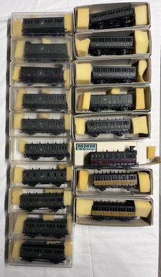 MMM RG – Lot de 18 wagons à essieux châssis court avec marche pieds (1 - Photo 1