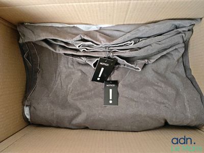 Lot d'environ 10 kg de vêtements BUILDYOUR BRAND de diverses…