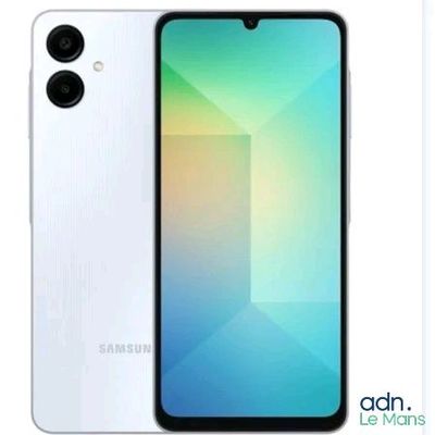 un Samsung Galaxy M25 blanc avec un appareil photo à l'arrière