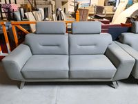 Deux canapés en cuir gris (photo 3)