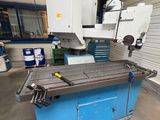 une machine qui se trouve dans un garage