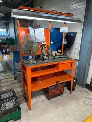 13 pupitres de contrôle avec bandeau lumineux