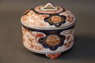 a small box with a lid that has a flower design on it