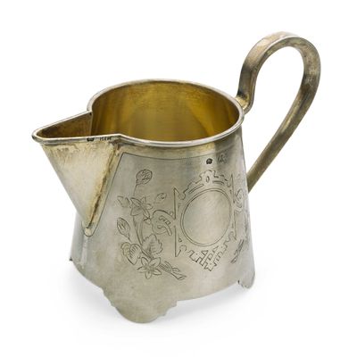 un pichet ancien plaqué argent muni d'une anse, sur fond blanc
