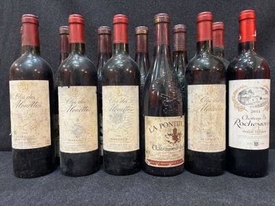 six bouteilles de vin sont alignées sur un fond noir
