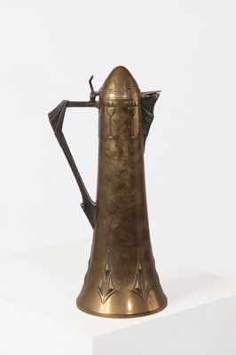 Travail de l’EST Cafetière en laiton à décor géométrique en …