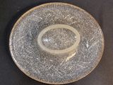 une image représentant une plaque de verre sur laquelle se trouve un anneau