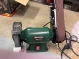 a machine that is sitting on the floor in a room