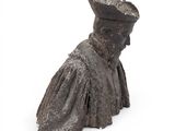 a statue of a man with a hat on his head