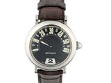 une image d'un gros plan d'une montre-bracelet sur un fond blanc