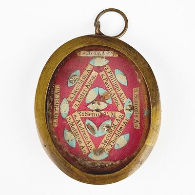 a picture of a pocket watch with a picture on it