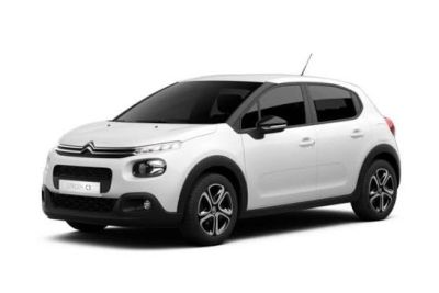 Une Citroën blanche est garée devant un fond blanc