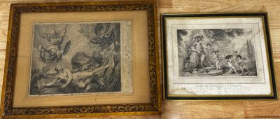 deux tableaux encadrés accrochés l'un à côté de l'autre au mur