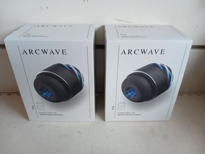 deux cartons contenant le même produit sont posés par terre