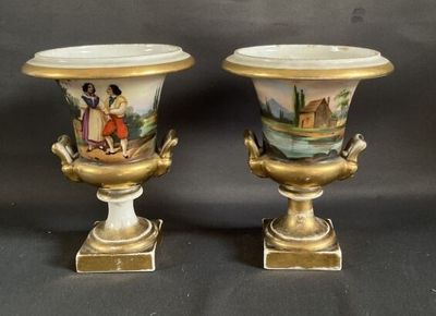 two vases that are sitting on a table