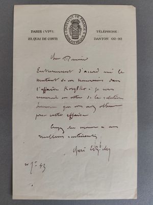 une vieille lettre manuscrite sur laquelle figure l'image d'un bâtiment