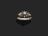 une bague en or blanc 18k et diamants