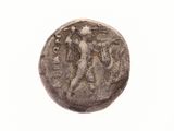 une vieille pièce de monnaie sur laquelle figurent un homme et une femme