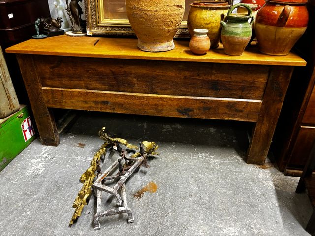 Grande maie en bois rustique, plateau rapporté. H73 L 167 l 62 cm