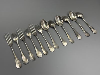 un service de six fourchettes et cuillères en métal argenté
