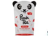 un sachet de thé au panda posé sur une table blanche