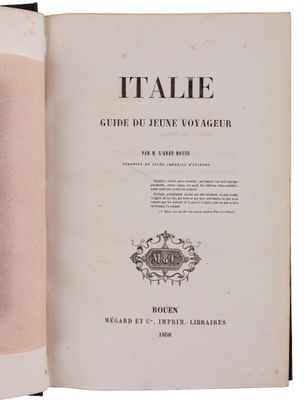 un livre sur lequel figure la photo d'une femme en robe
