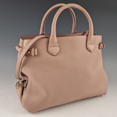 the small banner bag in pebbled leather