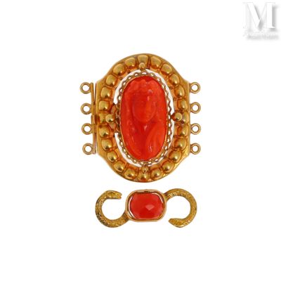 une image représentant une pierre rouge sertie dans une broche en or