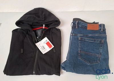 Lot composé d’une veste à capuche et d'un jean de moto - BMW…