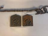 une image représentant une paire de clés anciennes et une paire de clés anciennes