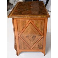 COMMODE MAZARINE à façade cintrée en placage d’olivier, de p… (photo 3)