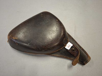 ETUI de REVOLER Ml 1892, en cuir marron.