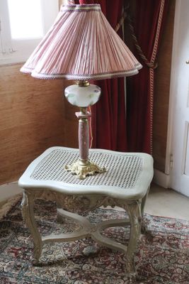 a table with a lamp on top of it in a room