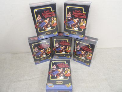 six cassettes VHS du film « La Petite Sirène » de Disney sont empilées les unes sur les autres
