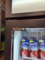 Vitrine à froid positif TEFCOLD ouvrant par 3 portes modèle … (photo 2)