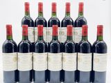 six bouteilles de vin rouge sont alignées