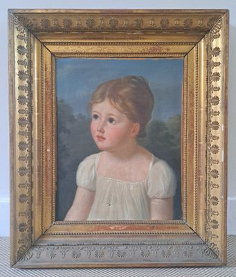 tableau représentant une jeune fille en robe blanche, dans un cadre doré