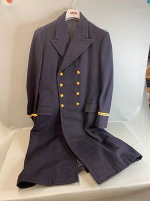Manteau en drap bleu marine d'enseigne de vaisseau de 1ère c…