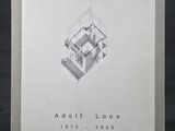 un vieux livre sur lequel est dessiné une maison