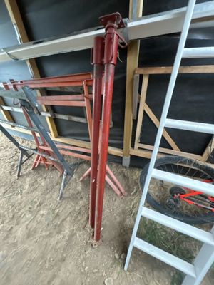 a ladder leaning up against a wall next to a ladder