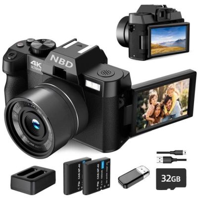 une image représentant un appareil photo numérique auquel est connectée une clé USB