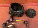 de nombreux types de porte-tubes et de tuyaux sur le sol
