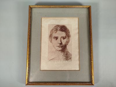 On voit le dessin du visage d'une femme dans un cadre doré