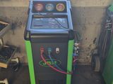 une machine qui se trouve dans un garage
